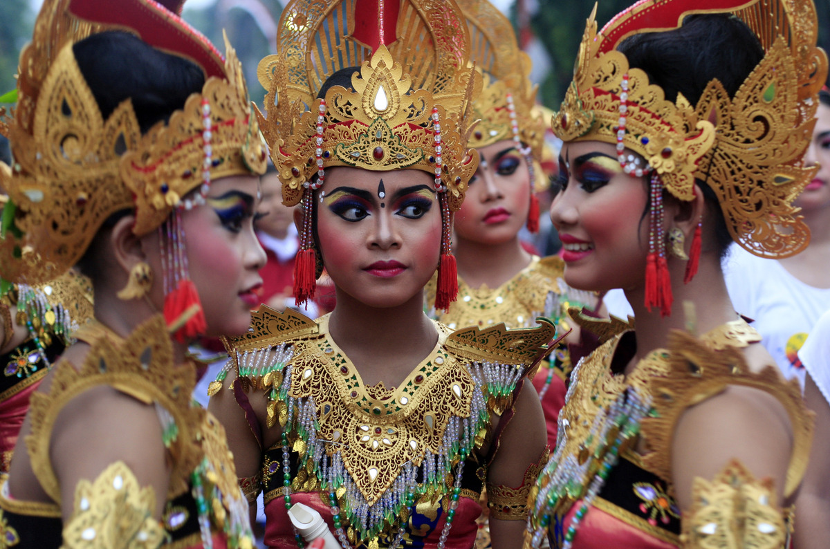 dinatourmyanmar: Top Festivals You Can’t Miss While in Myanmar