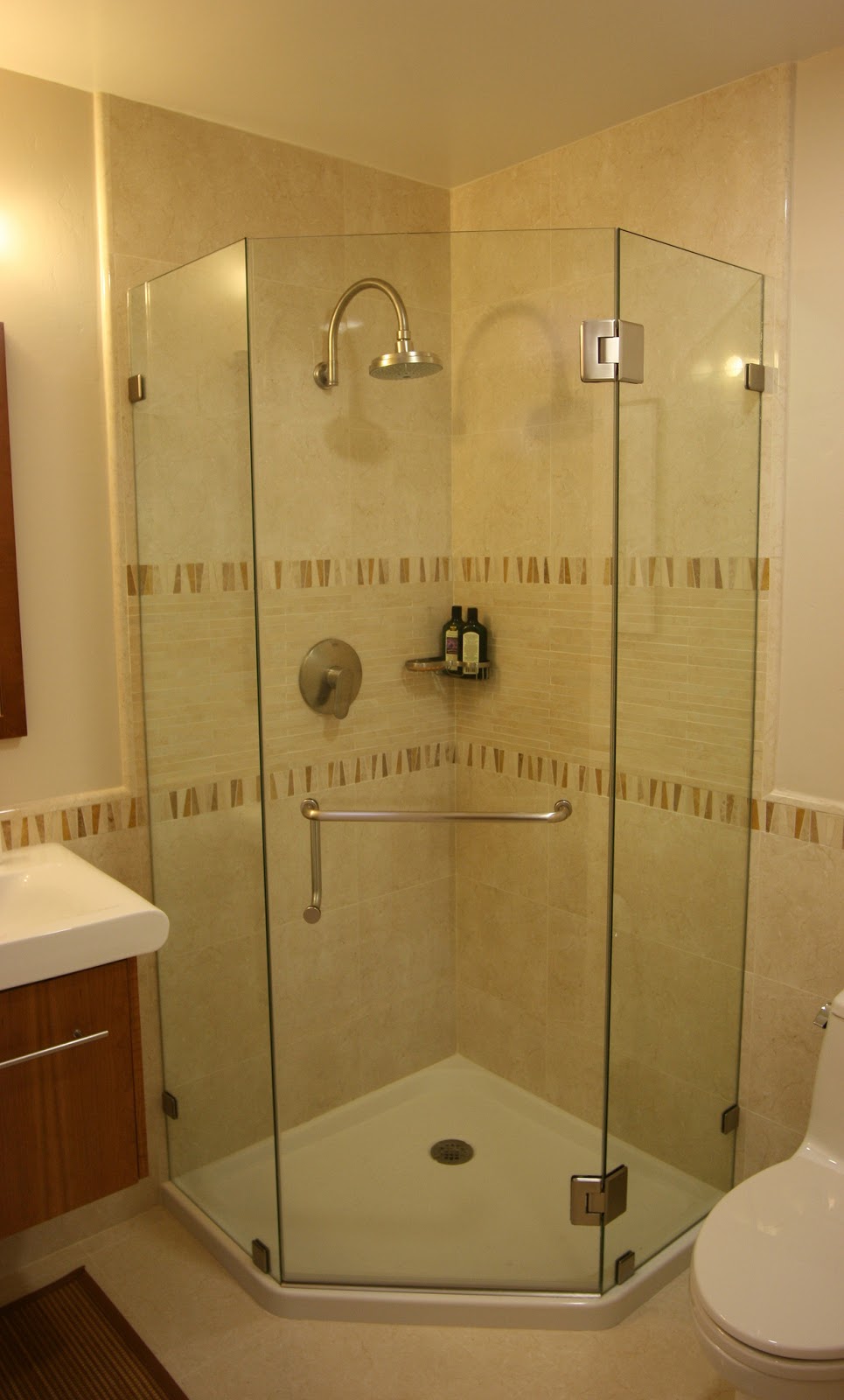 Neo Angle Shower New York Mirrored Walls New York