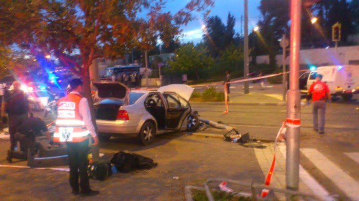 Terrortámadás Jeruzsálemben, a Giv’át hátáchmoset negyedben egy gépkocsi belehajtott a villamosra...