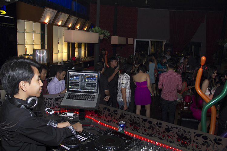 MY LIFE SOUL'S JOURNEY: Spinnin' at many Places in Kemang