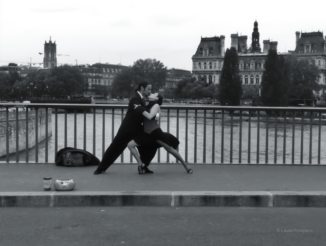 tango sur le pont Saint-Louis © Laura Prospero