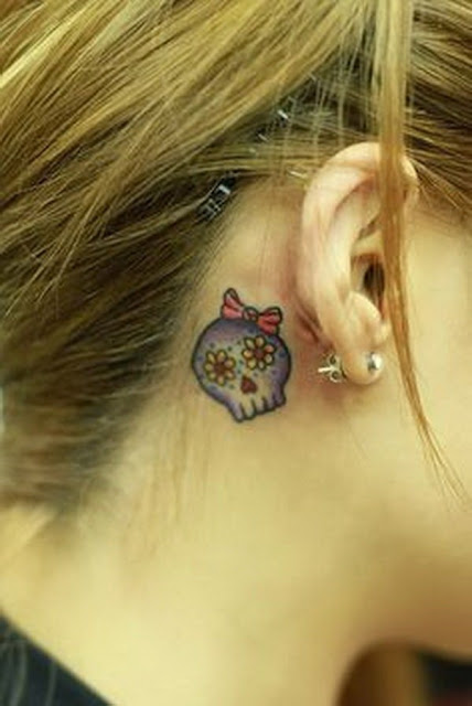 Tatuagens femininas atrás das orelhas Tatuagens femininas atrás das orelhas