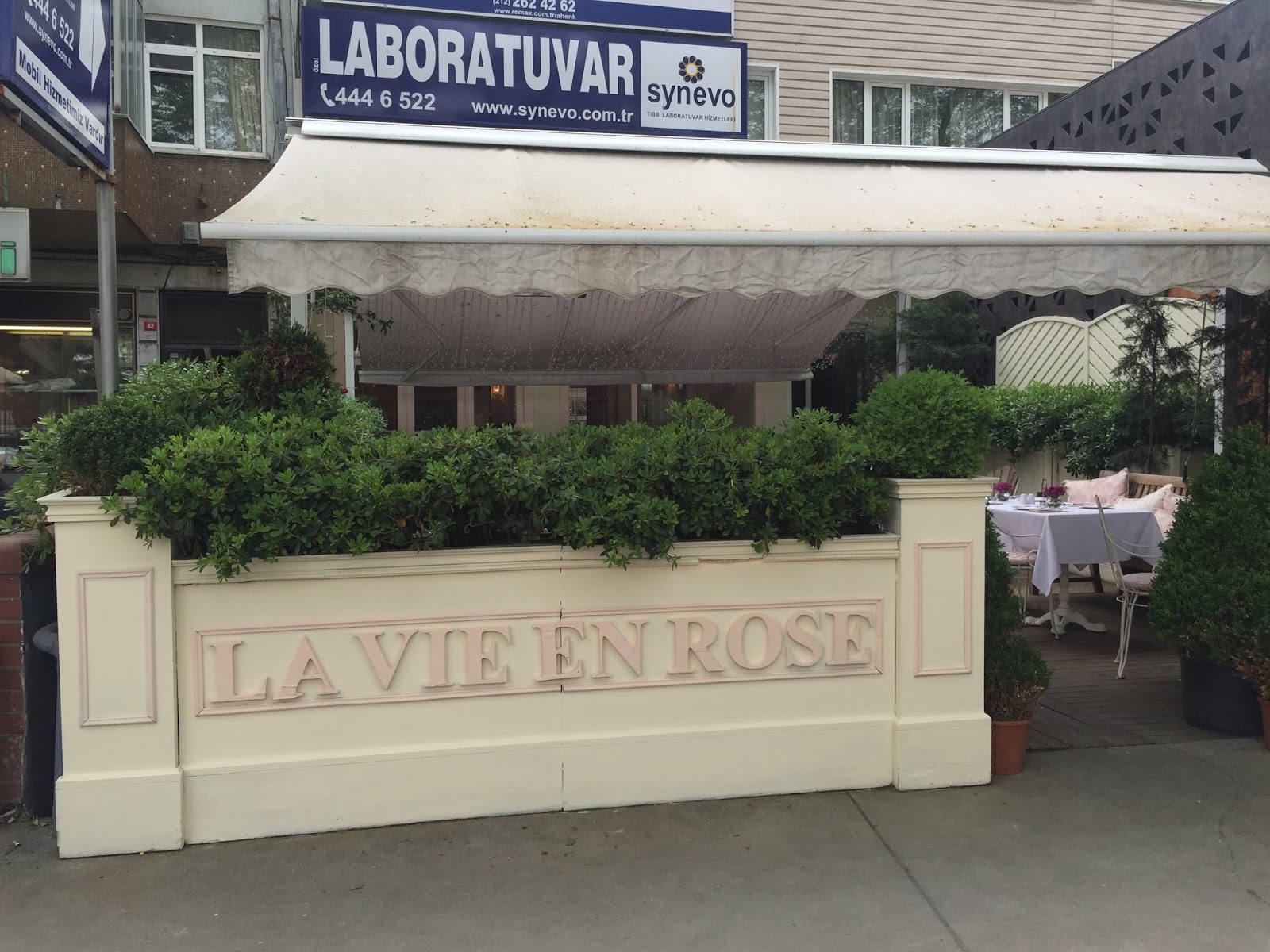 Finding Q8 Neverland Istanbul Restaurants Review La Vie En Rose