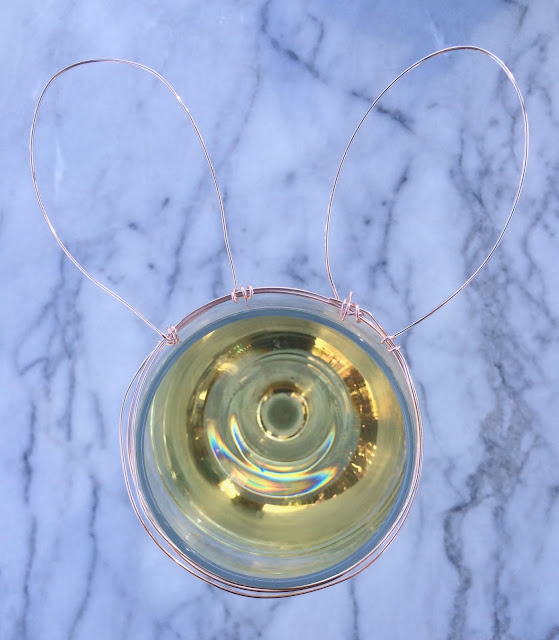 DIY Easter Projects, this wire wine glass bunny is ready in seconds! www.jacolynmurphy.com