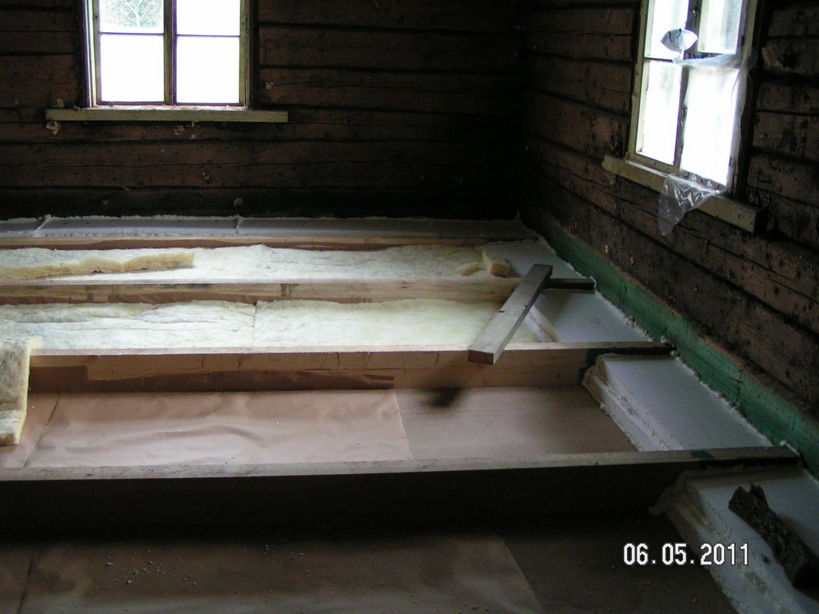 Metsamaja: Põrandate soojustamine.