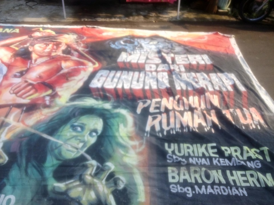 Download film misteri gunung merapi penghuni rumah tua Download film misteri gunung merapi penghuni rumah tua