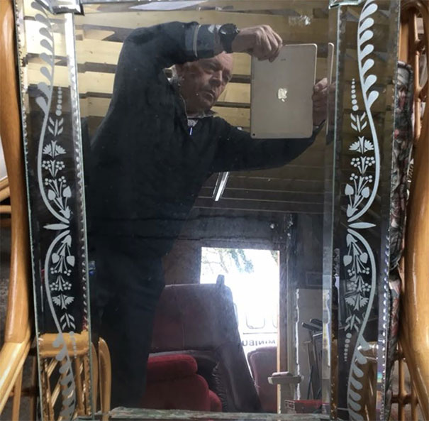 These Pictures Of People Trying To Sell Their Mirrors Is The Funniest 