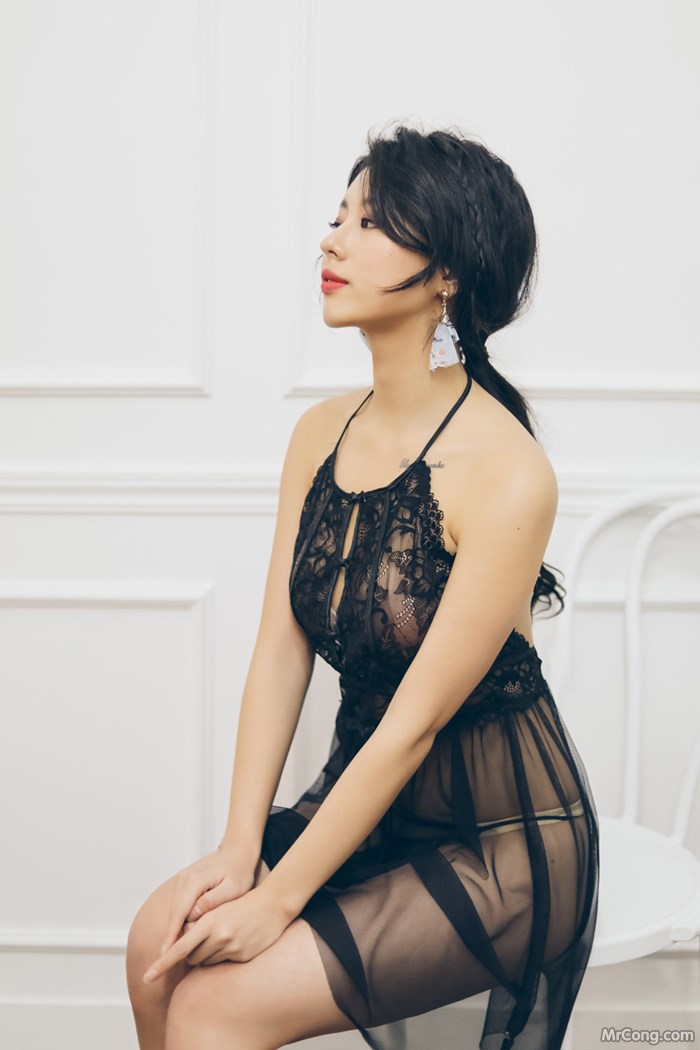 Beautiful Jung Yuna in underwear photos November + December 2017 (267 photos)