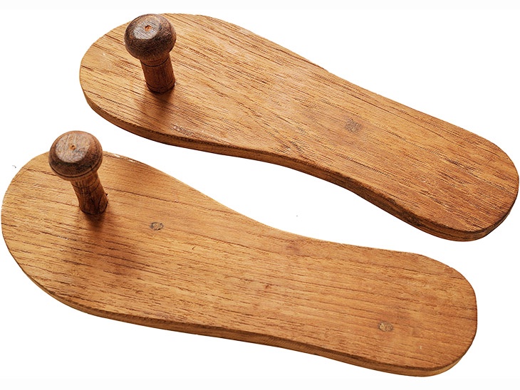 Lakdi ki chappal Clearance