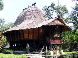 rumah adat nias sumatera utara
