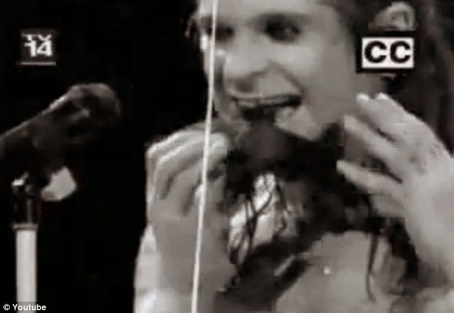 Ozzy Osbourne - pipistrello
