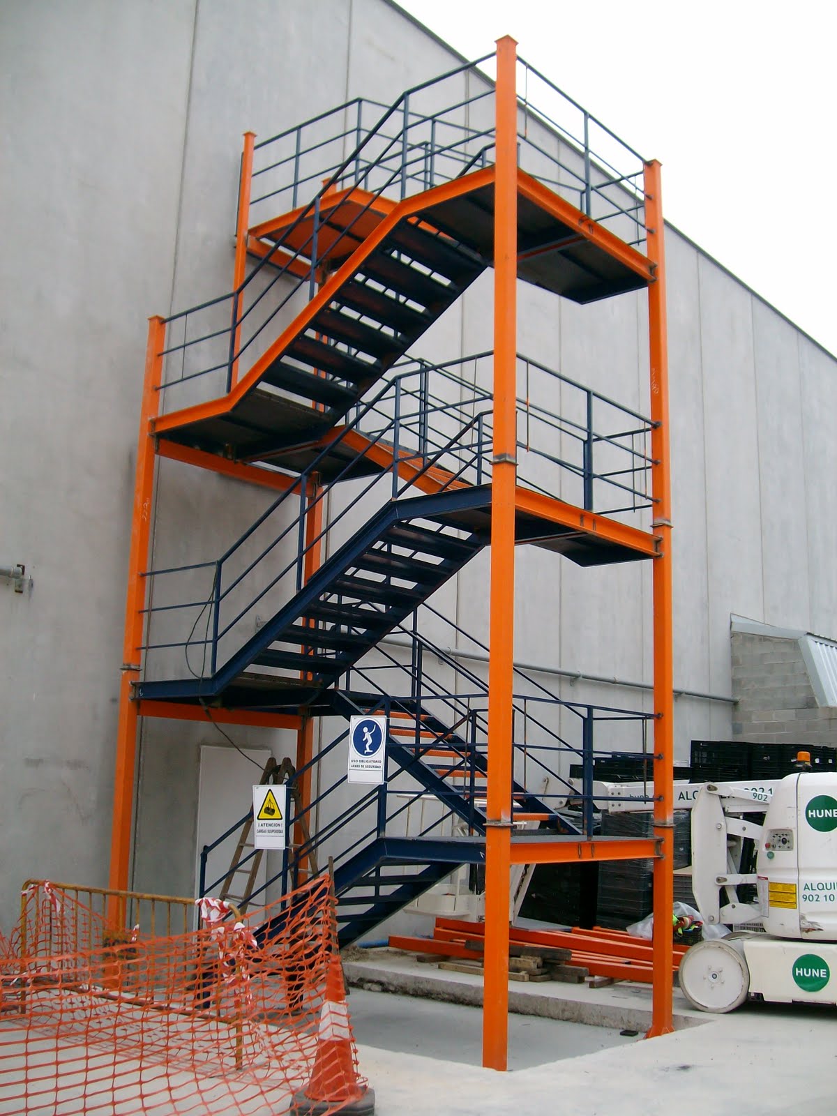 Montajes Solcex S.L.: Escalera de emergencia