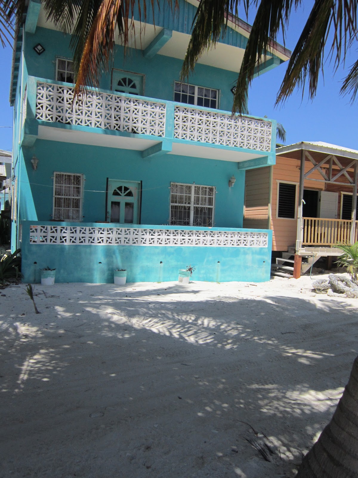 CAYE CAULKER HOUSE AND APARTMENT RENTALS JOIN FACEBOOK GROUP!