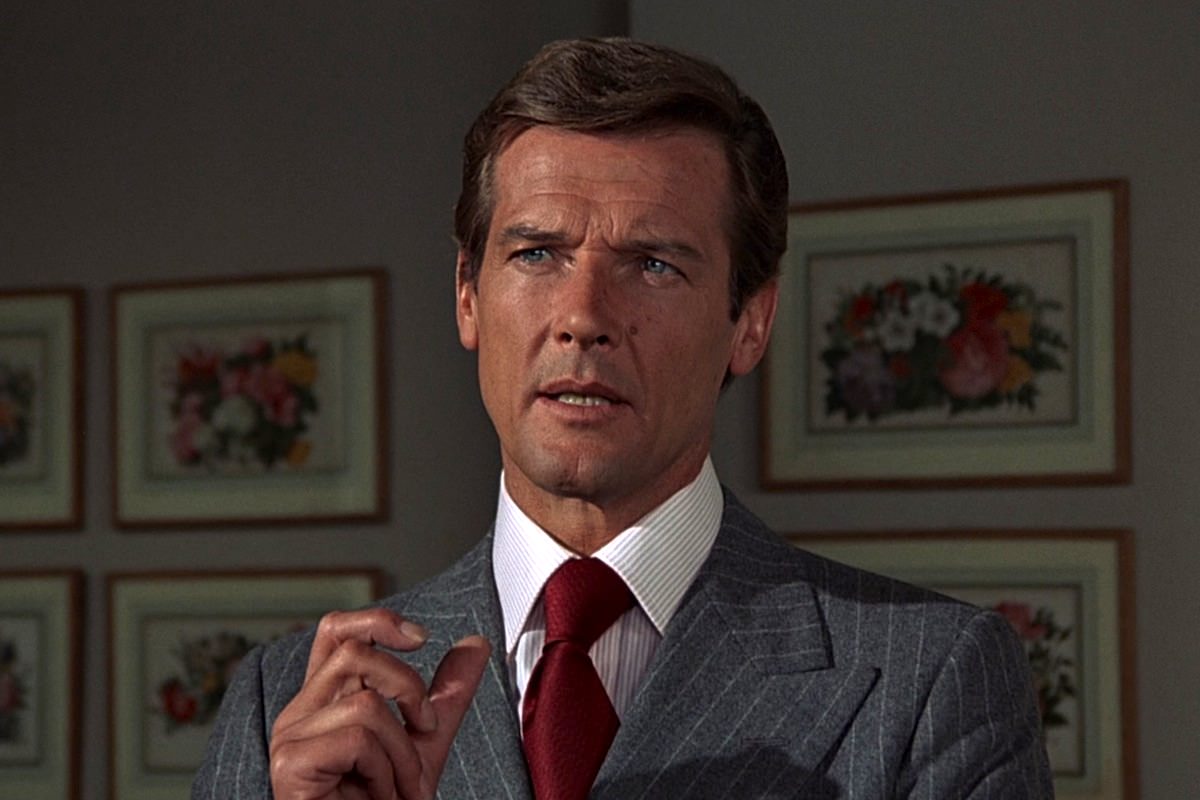 007 TRAVELERS: Sir Roger Moore 88 years today (14 October 2015)
