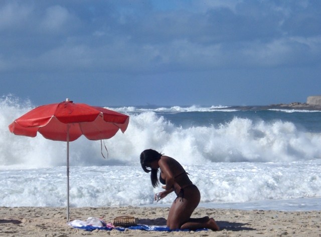Morena na Praia de Copacabana. Foto de Marcelo Migliaccio