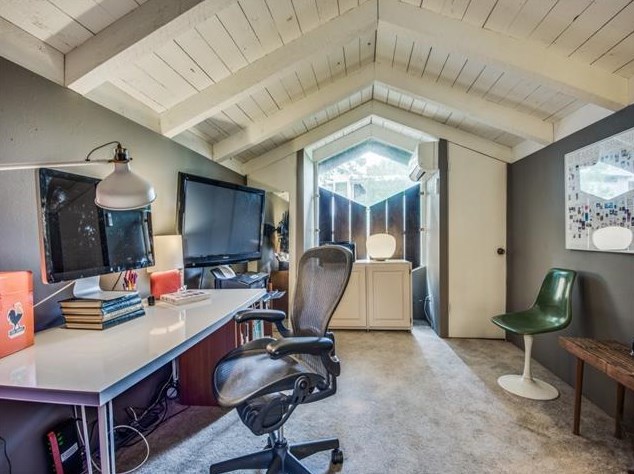 Pedigreed midcentury modern home has this boho gal swooning - bedroom 4 www.BoHoHome.com @bohosusan