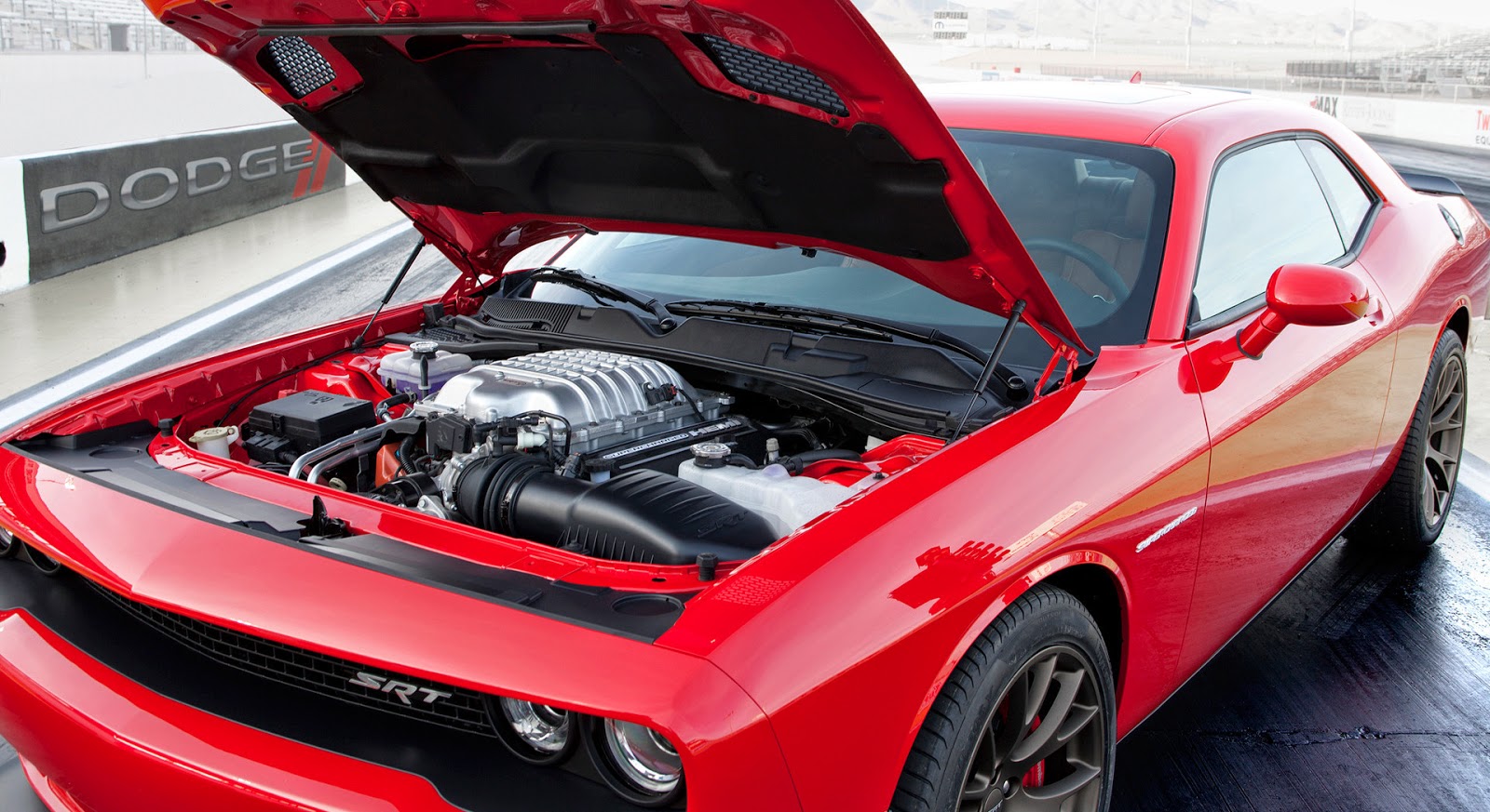 2015 Dodge Challenger SRT HEMI Hellcat High Wheels