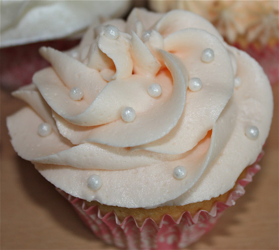 Pearl and Swirl Cupcake
