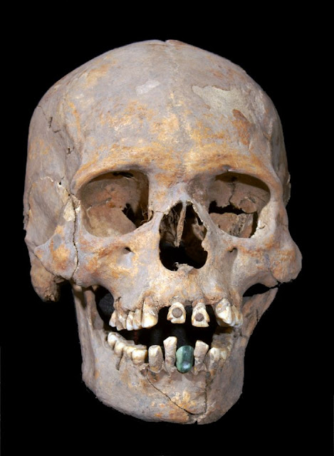 1,600 year old skeleton with stone-encrusted teeth found in Mexico 1,600 year old skeleton with stone-encrusted teeth found in Mexico