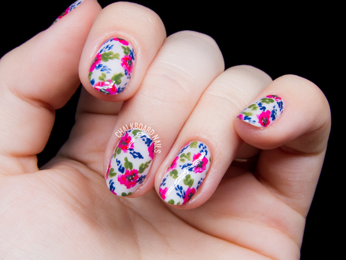 Vintage floral nails by @chalkboardnails