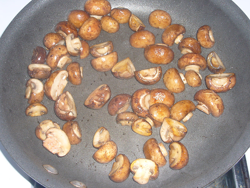 Kitchen Sink Diaries: Steak with Mushroom-Red Wine Sauce