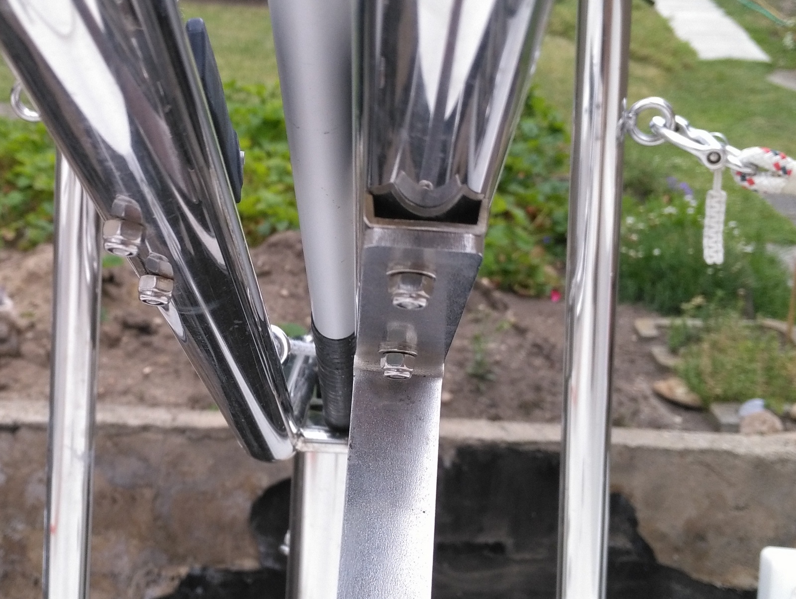 We sail Phobos 21 Autopilot and tiller lock