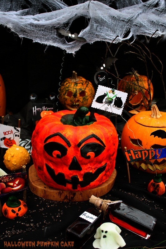 Halloween pumpkin and chocolate cake