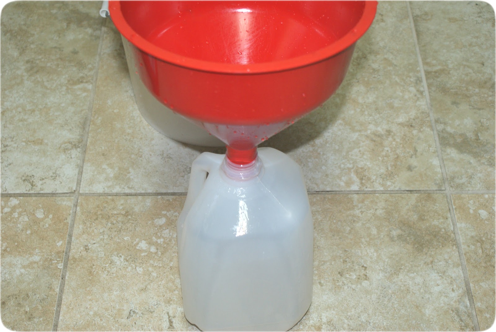Issamar Sellene DIY's Homemade Liquid Laundry Soap
