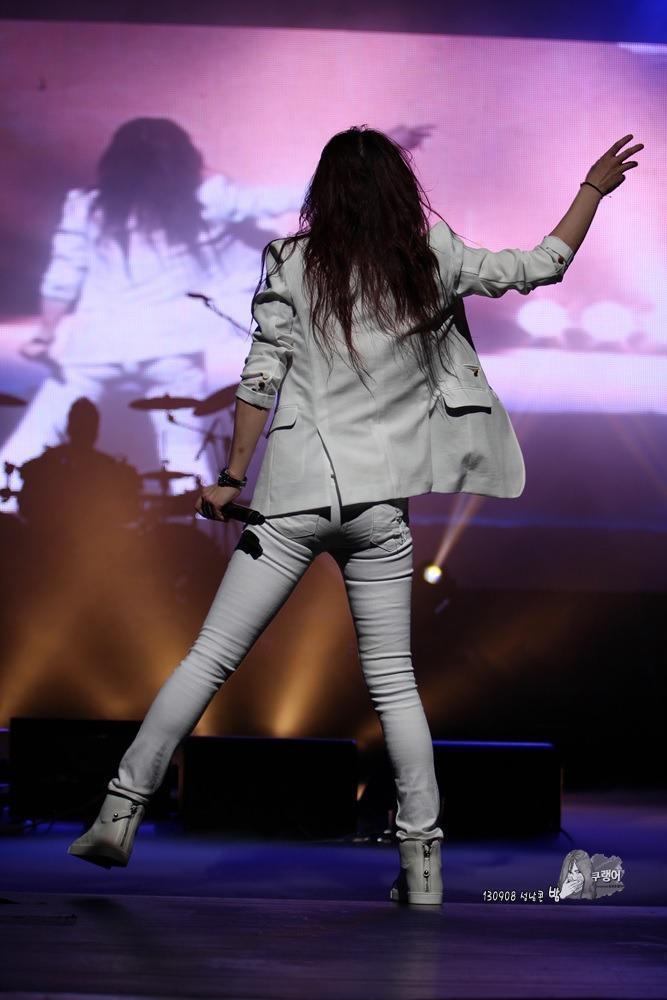 다음 사진들 중 김경호와 크리스탈을 구분하시오 | 인스티즈