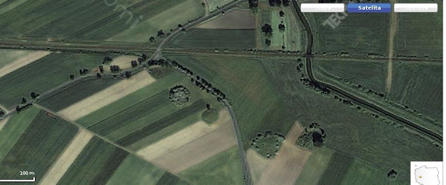 "Wielkopolskie piramidy" - cmentarzysko kurhanowe z epoki bronzu we wsi Łęki Małe - zdjęcie satelitarne z portalu zumi