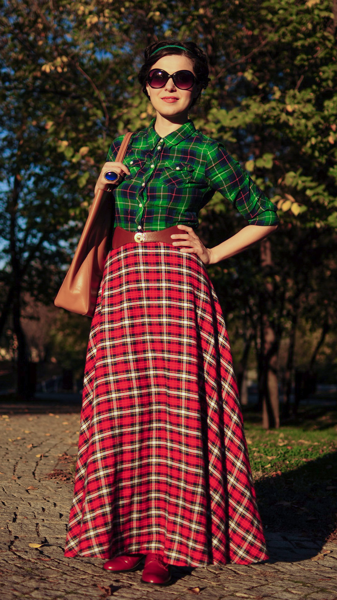 tartan maxi skirt tartan shirt green burgundy maxi bag autumn fall leaves scenery