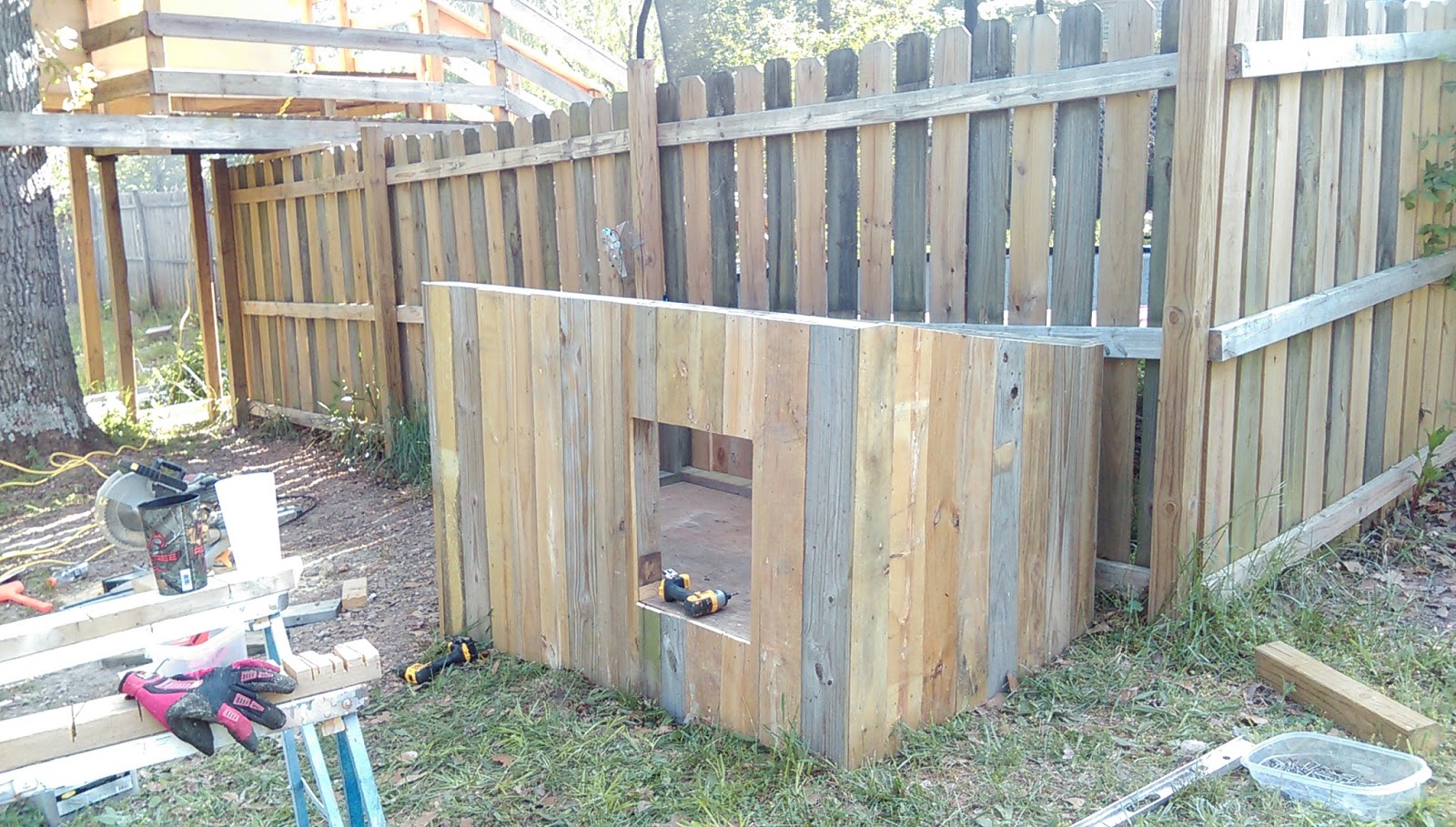 Yo Amo Dogos aka Yo Amor Dogos I built a new dog run to keep the dogs