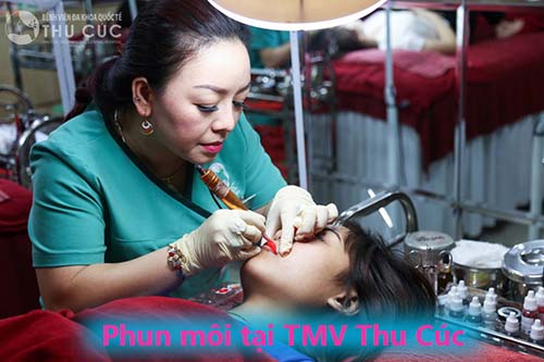 Phun môi ở Thu Cúc Phun môi ở Thu Cúc