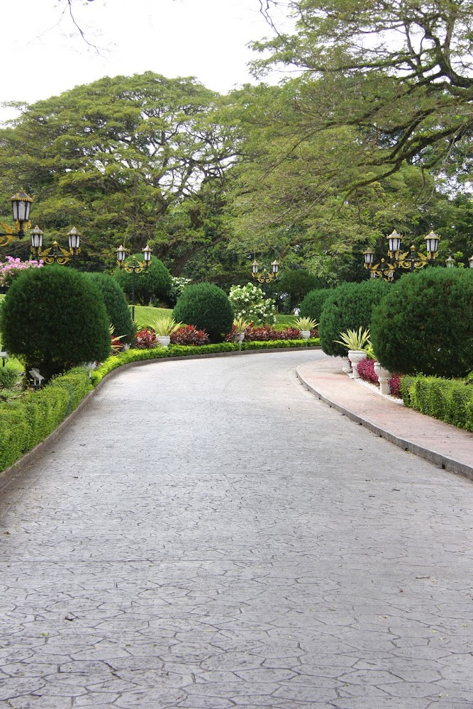 Jalan masuk Istana Iskandariah