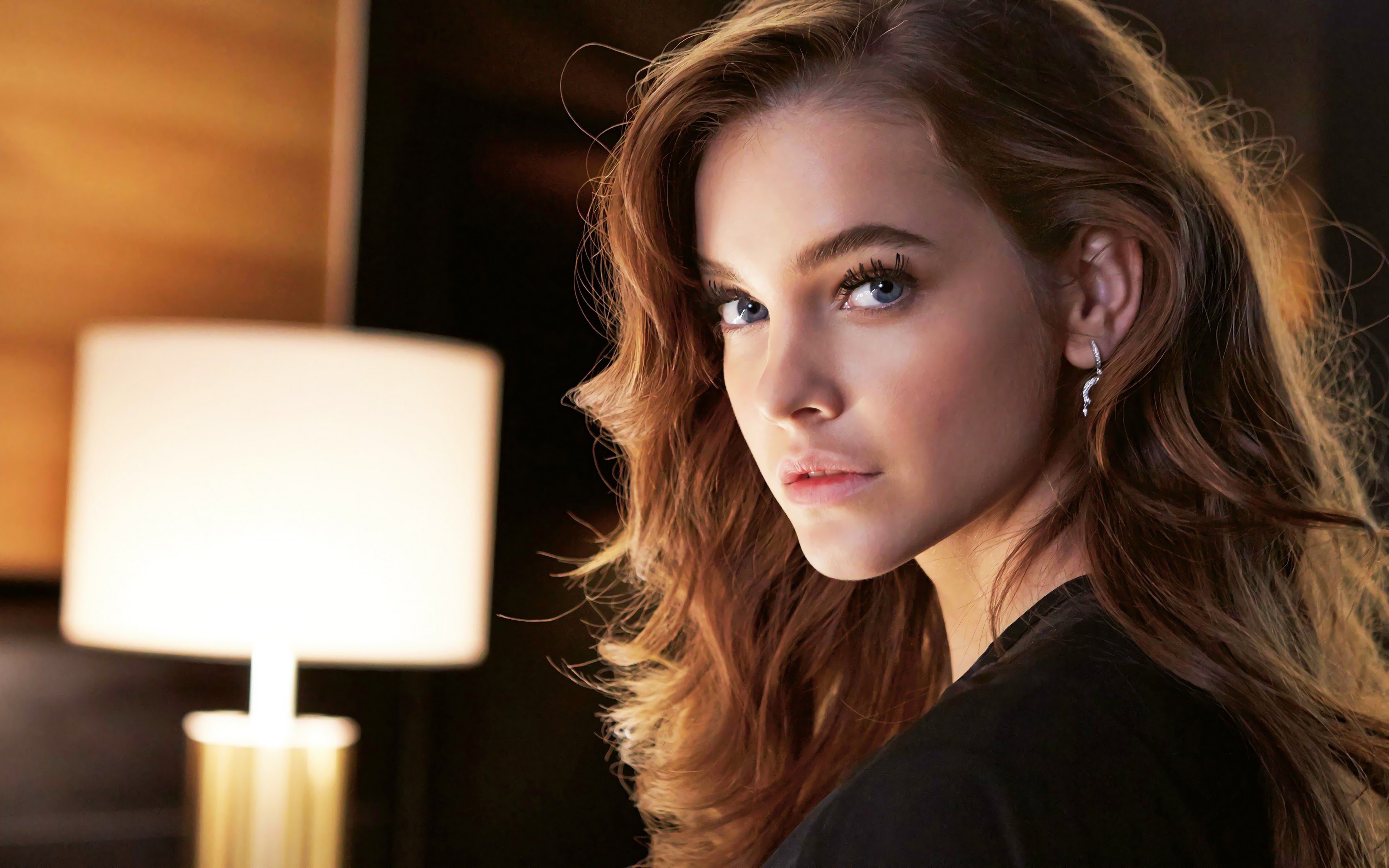 Серьезная женщина. Серьезный взгляд девушки. Модель барбара палвин. Барбара палвин. Почему серьезных девушек.