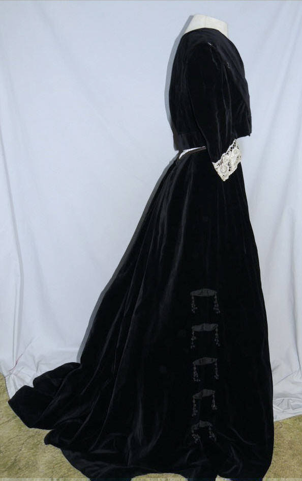 All The Pretty Dresses Edwardian Black Velvet Outfit