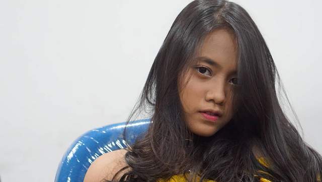 Lagu Hanin Dhiya Biar Aku Yang Pergi