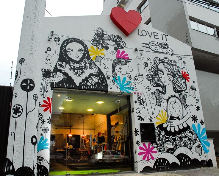 Street Art em fachada de loja em Porto Alegre