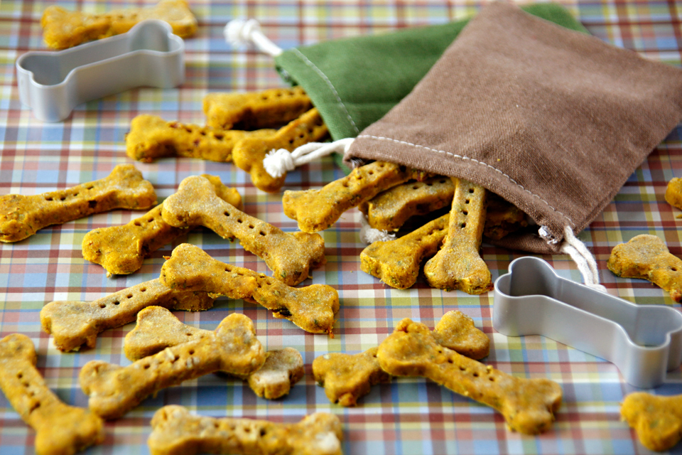 Dalmatian DIY {RECIPE} Bacon Bone Dog Treats with Pumpkin and Herbs