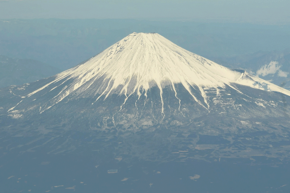 Вулкан Фудзияма извержение. Гора Фудзияма в Японии. Фудзияма вулкан извержение 2016. Гора Фудзи гиф. Фудзияма действующий или потухший