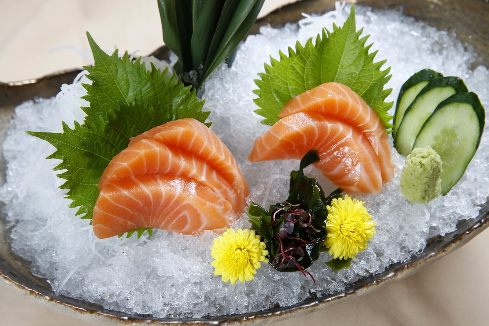 оборонная, 1. селедка с японской кухни. сашими краб. сашими блюфин. салмон суши.