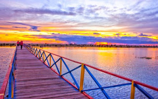 Pantai Tiram Sendiri Memiliki luas sekitar 10,5  hektare. dengan bentuk garis pantai yang memukau banyak wisatawan asing maupun lokal. Nama Pantai Tiram sendiri terkenal sampai ke berbagai daerah,