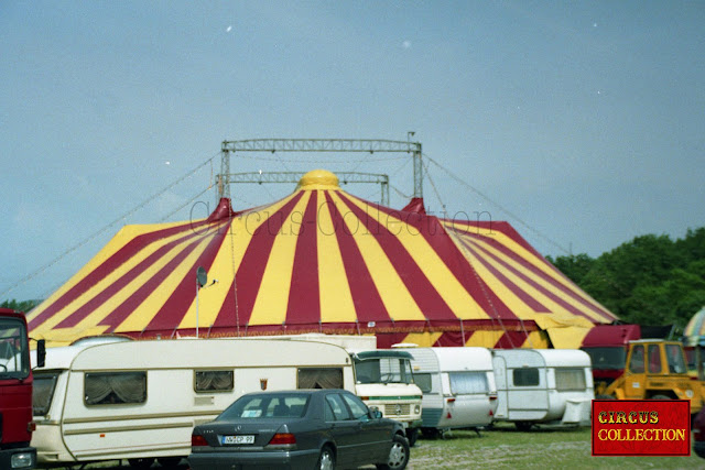 le chapiteau et les campings des artistes su Cirque Probst 