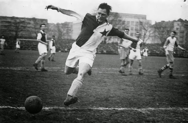 أكثر 5 لاعبين تسجيلاً للأهداف في التاريخ