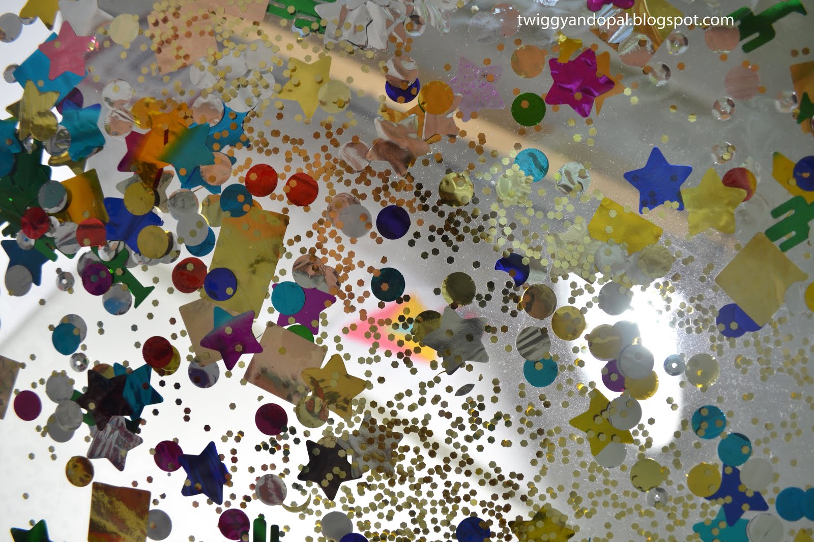 Twiggy and Opal Glitter Clear Vinyl Placemat Tutorial