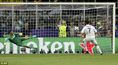 Khoanh khac Ronaldo 'chot ha' ngoi vo dich Champions League cho Real - Anh 1