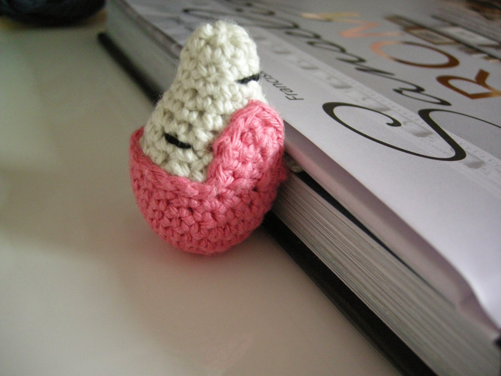 MyUpperPenthouse: Hæklet bogmærke/bogorm - 'Scooter Head