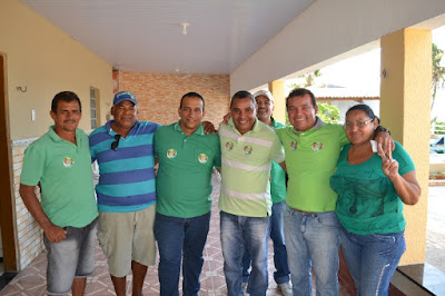 ZÉ ANTONIO E CORONEL FERNANDES FAZEM VISITA A MORADORES DE BARREIRAS