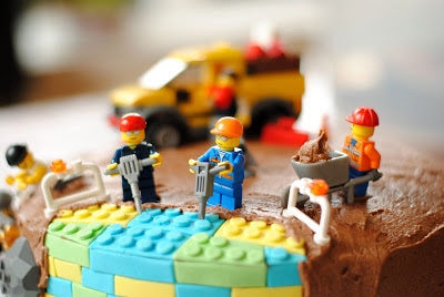 Leanne bakes: Lego Birthday Cake