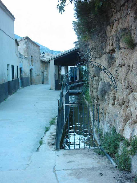 Beceite, Beseit, casco urbano, acequia mayor, acequia, lavadero, lavaderos, roca, tosca 3